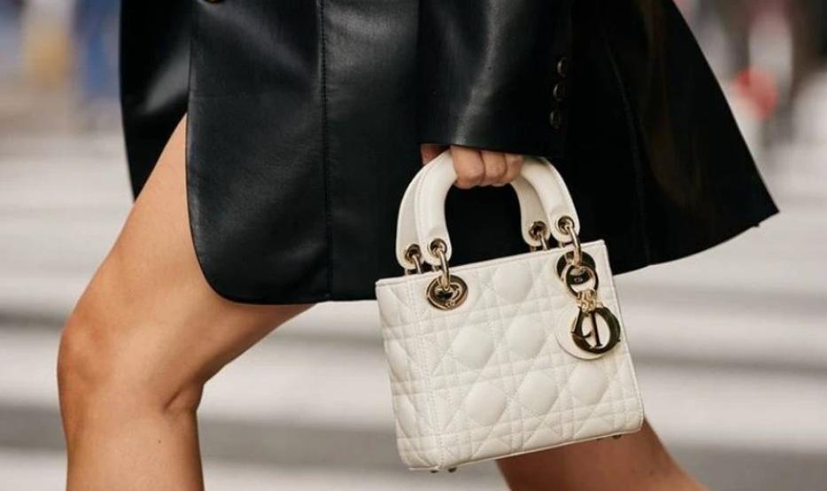 Quà tặng chia tay sếp nữ